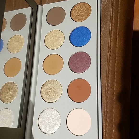 KKW eyeshadow palette - Picture 4 of 11